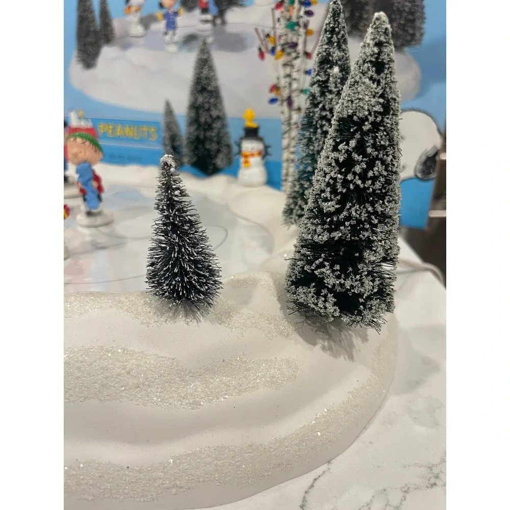 Dept 56 PEANUTS ON ICE Animated Skating Pond 56.59093 Snoopy Charlie Brown 2004